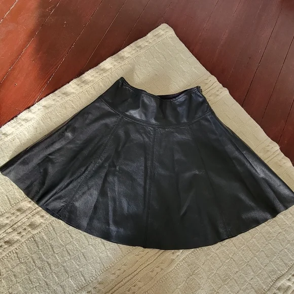 Joie Flounce Fit Flare Lambskin Leather Mini Skirt size S Black - Picture 6 of 6
